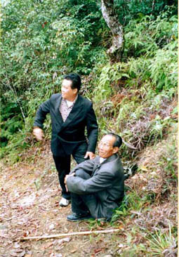 Grand Master Tham and his Master take a rest while leading him up to the jungle to studies the various types of dragon mounds, its good and bad earth, sheltering of types of wind and its water accumulation, as well as various side elements.